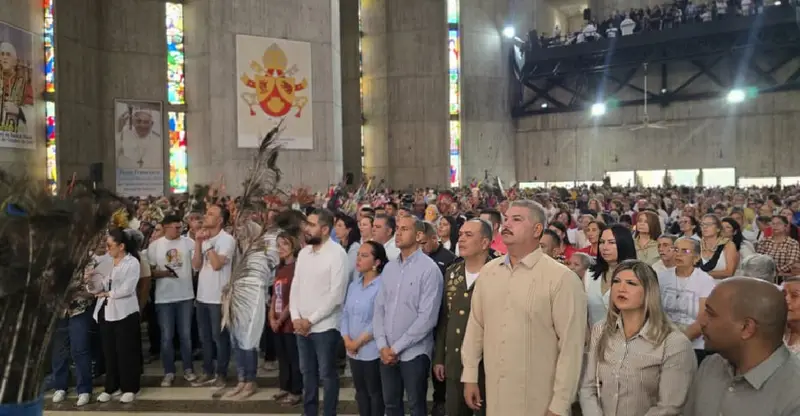 🙏 ¡374 AÑOS DE FE Y RENOVACIÓN! Gobernador Luis Caldera y primera dama Roselyn López engalanan la Eucaristía en Guanare por la Virgen de Coromoto y el Año Jubilar 🇻🇪