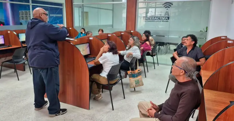 🌟 ¡ABUELOS ZULIANOS EN ACCIÓN! 💻✨ Aprendiendo tecnología en la Casa del Abuelo