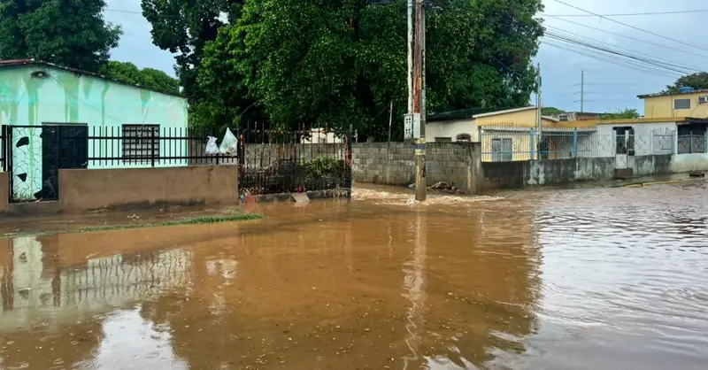 🌧️ ¡ALERTA EN MARACAIBO! Los Robles y La Faria bajo el agua: ¿Qué pasó con las lluvias que dejaron el domingo? 🚨