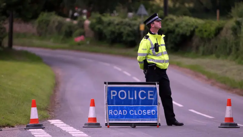 🚨 ¡Alerta máxima! Detienen sospechosos cerca de base británica clave de EE.UU. en Gloucestershire 🇬🇧