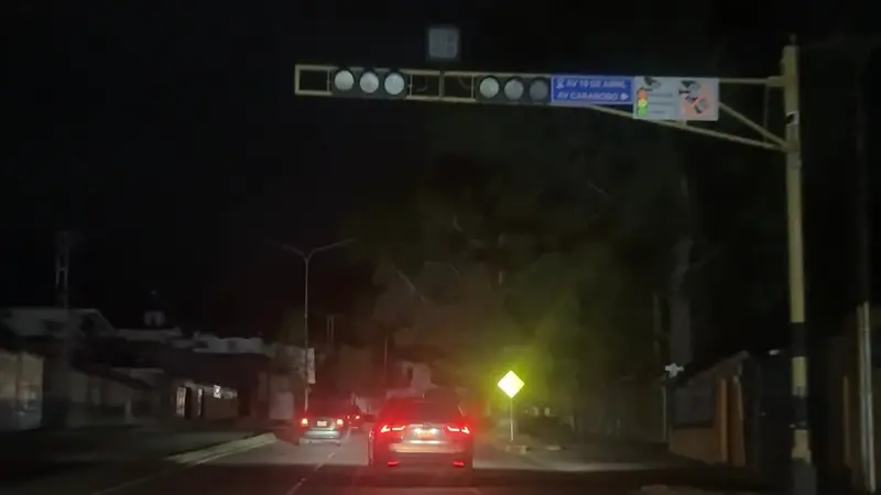 ⚡ ¡Apagón sorpresa en el occidente! Usuarios claman por soluciones tras un “festival de bajones” en cinco estados 🌩️