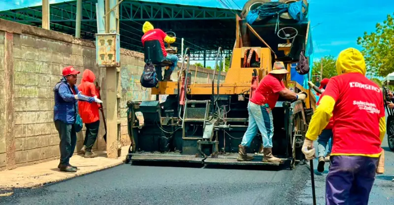 🌟¡ASFALTO Y CAMINO EN EL SUR! Caldera pone en marcha megaobra para revivir 1.9 km en San Francisco y dejar calles dignas para los zulianos 🏗️💨