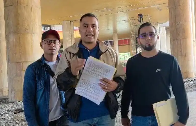 🗳️🔥 Bolívar | Roscio exige elecciones tras renuncia del alcalde: ciudadanos llevaron su clamor al CNE en Caracas