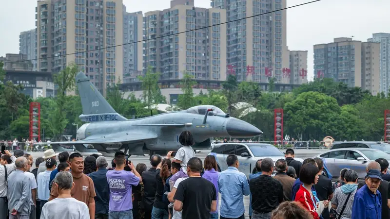 ✈️🤖 China apunta al cielo del futuro: cazas que se controlan solos, vuelan sin satélites y lideran enjambres de drones 🛰️🚀