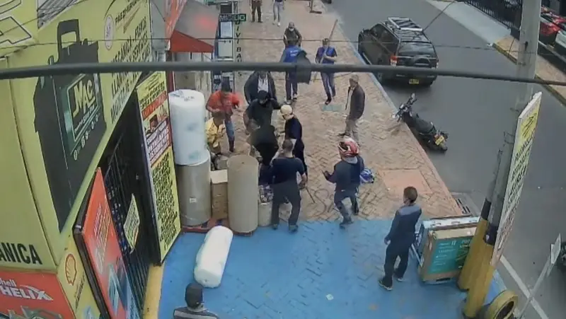 🔥 ¡Comerciantes de Suba le dieron su 'premio' a ladrón en Bogotá! 🎁💥