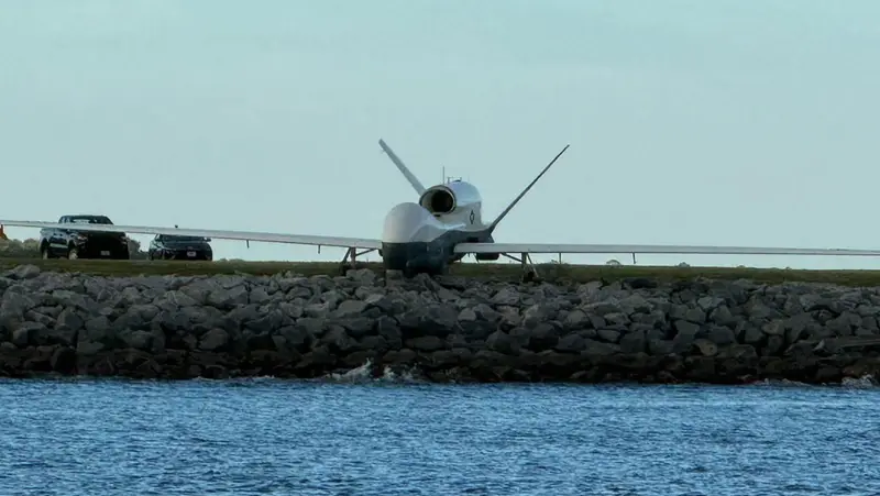 🚨 ¡Dron espía estadounidense pierde control y casi se precipita al río! 🌊📸