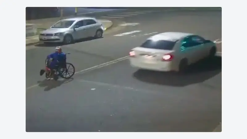 🚨💔 Impactante atropello a persona con discapacidad en Maracaibo: conductor huye del lugar 🏃‍♂️💨