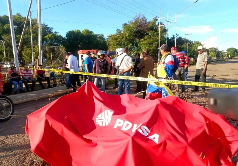 🔥💸 Jubilados del Zulia toman PDVSA: ¡Exigen su Fondo de Pensiones YA! 🛢️🚪