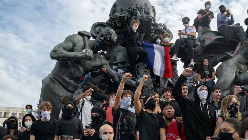 🔥📚 «La Generación Z alza su voz»: Francia arde en protestas estudiantiles que sacuden a Macron