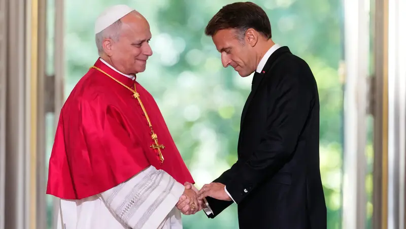😲🙏 ¡Macron en oración! El Papa León XIV aboga por una 'justa laicidad' en Francia y el presidente se inclina