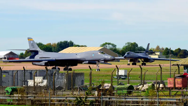 🇺🇸💥 Marco Rubio explica la retirada de bombarderos B-1 de base británica en Fairford: ¿Qué pasó con el incidente terrorista? 🇬🇧✈️