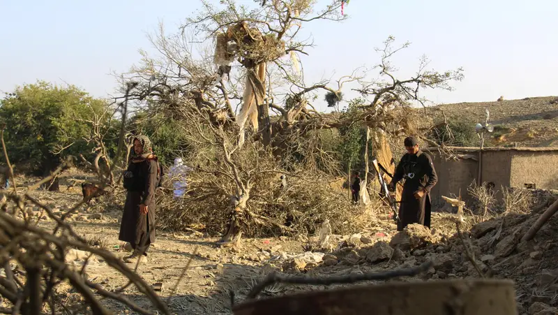 💥 Pakistán ataca Afganistán: 22 terroristas abatidos y civiles afectados en Kunar y Helmand 🇵🇰💣🇦🇫