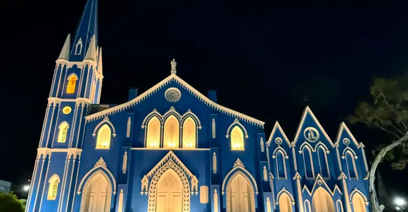 🌆 ¡Patrimonio reluciente! Gobernación del Zulia realza la majestuosidad de la iglesia Santa Bárbara y la plaza Paseo Ciencias con nueva iluminación LED 💡