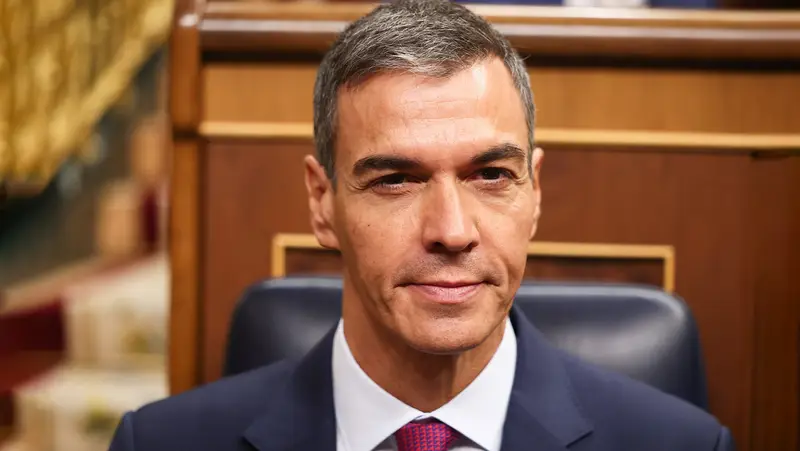🇪🇸🗣️ Pedro Sánchez responde con contundencia a Abascal: “Yo seré un perro, pero no tengo amo”