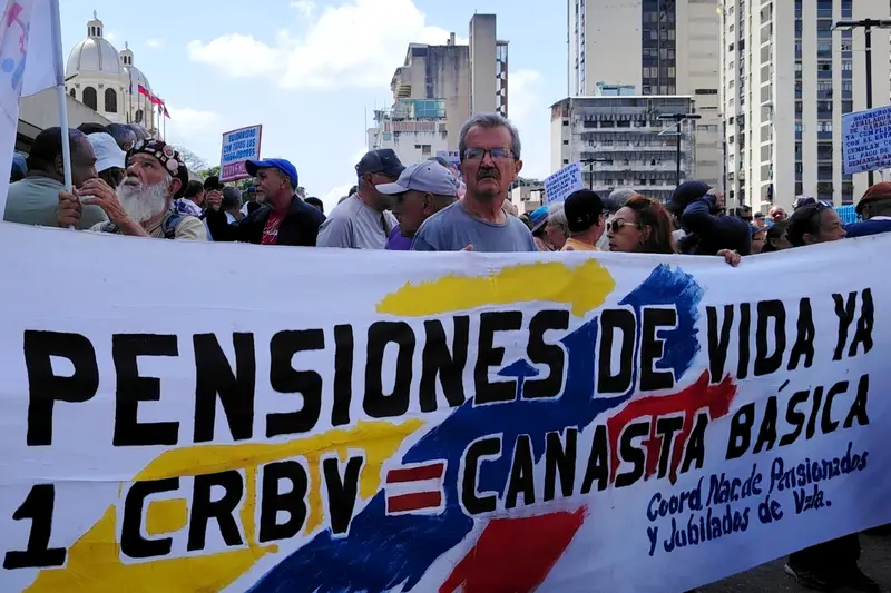 📢 ¡Pensionados exigen inclusión de su emergencia social en diálogos con el chavismo! 💸👵
