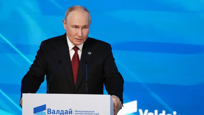🔥💥 Putin responde con ironía a Occidente: "Toma, fascista, una granada de un soldado soviético" 🇷🇺🆚🇺🇦