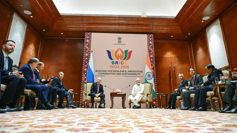 🇷🇺🤝🇮🇳 Putin y Modi se reúnen en Nueva Delhi al margen de la cumbre de los BRICS 🌍