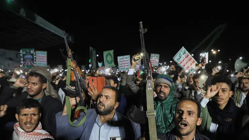 🔥💥 **Riad bajo el fuego: Hutíes declaran a Arabia Saudita 'zona de alto riesgo' tras fallas en su defensa y ataques letales**