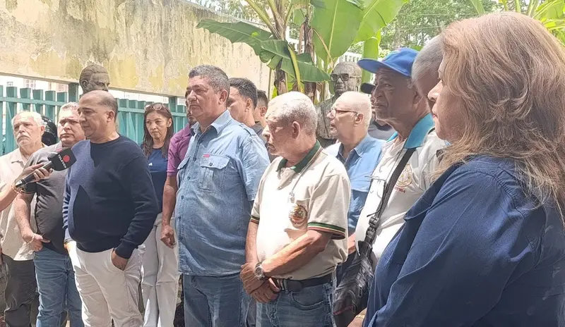 🚌💔 Transportistas de Caracas exigen la liberación de sus autobuses retenidos desde elecciones 2024: '¡Mi bus lleva el sello del DAET!'