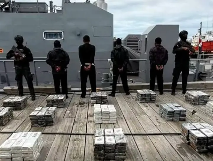 🚨 ¡Trinidad y Tobago frena a 3 venezolanos por narcotráfico y quema drogas incautadas! 🔥