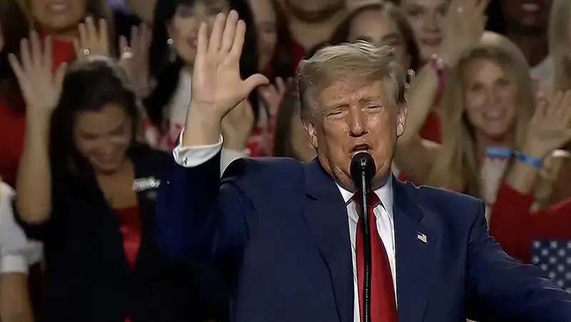 😱🙏🗳️ Trump coordina juramento con sus votantes al estilo de un predicador evangélico (VIDEO) 🔥