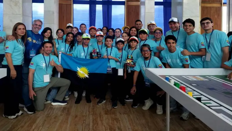 🌟🤖 ¡Zulia brilla en el mundo! Cuatro equipos maracaibos brillan en la WRO Nacional y vuelan a Puerto Rico por la robótica 🇻🇪💫