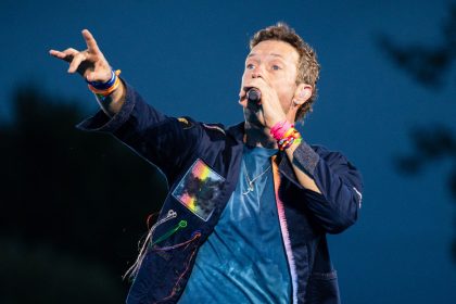 Cantante de Coldplay, acusado de "deshumanizar" a fanes israelíes en pleno concierto