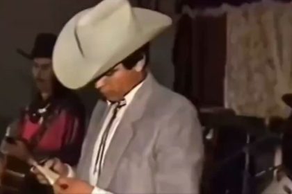 Asesinato brutal y una 'nota de muerte' en pleno concierto: el misterio inconcluso del 'Rey del Corrido'