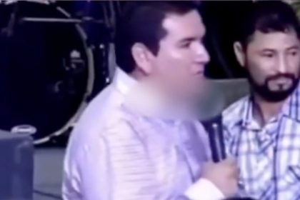 VIDEO: Pastor evangélico pide a un feligrés entregar su terreno "por la bendición de Dios"