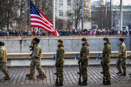 FT: "Preocupación e incertidumbre" en Europa por suspensión de ayuda de EE.UU. en materia de seguridad