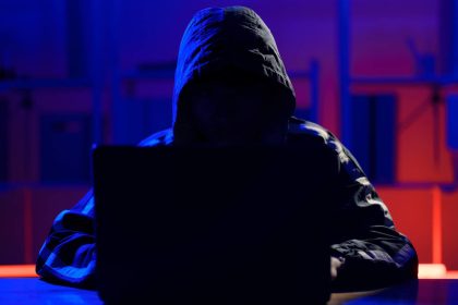 Te tomará fotos mientras ves porno: la amenaza del nuevo programa espía para chantajes