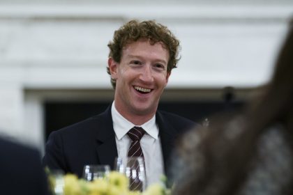 Mark Zuckerberg demanda a Mark Zuckerberg