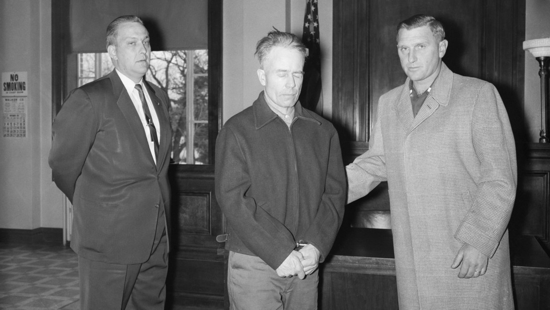 Edward Gein, el psicópata que utilizó restos humanos para decorar su decrepita granja e inspiró a iconos del terror