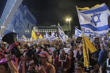 Miles de personas protestan en Israel para exigir acuerdo sobre rehenes y el fin del conflicto en Gaza (VIDEOS)