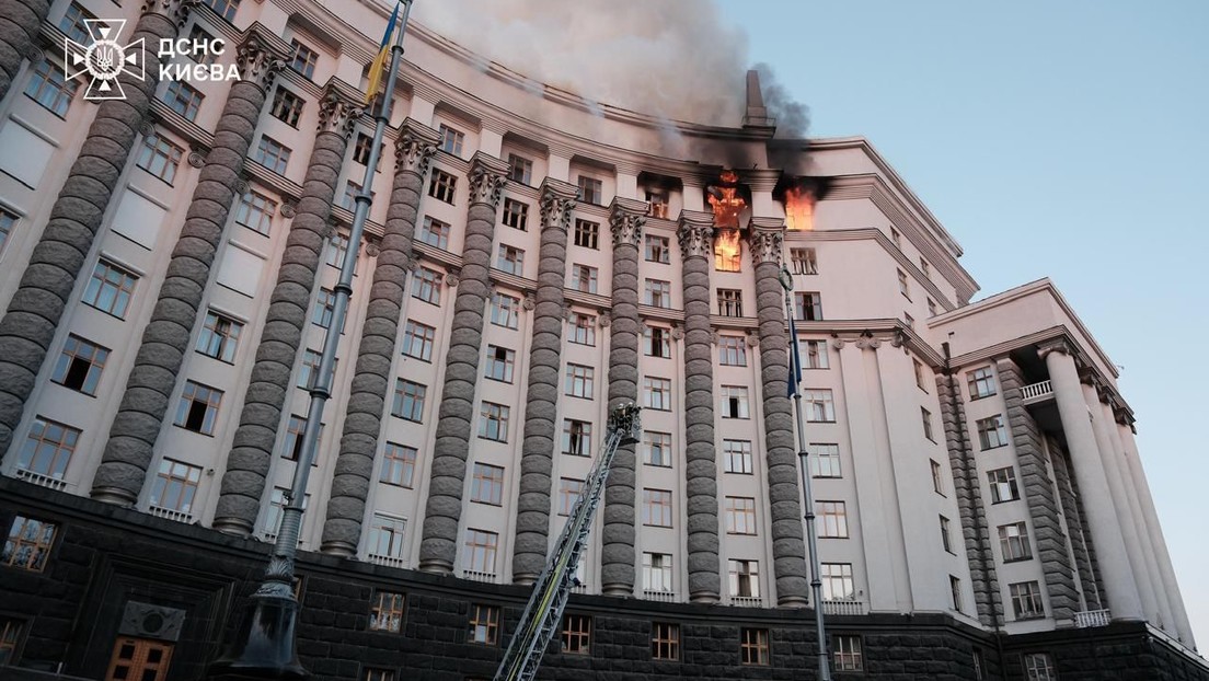 FOTOS: Incendio en el edificio del Gobierno de Ucrania en Kiev