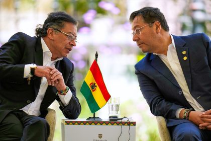 Arce y Petro celebran derrota del mileísmo en elecciones en Buenos Aires