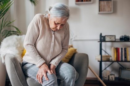 Desarrollan un gel 'inteligente' para tratar la artritis que se activa solo cuando es necesario