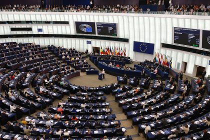 Eurodiputados respaldan por error la crítica a la política "militarista" de la UE