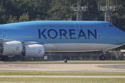 Corea del Sur envía avión a EE. UU. para repatriar a trabajadores detenidos en redada migratoria