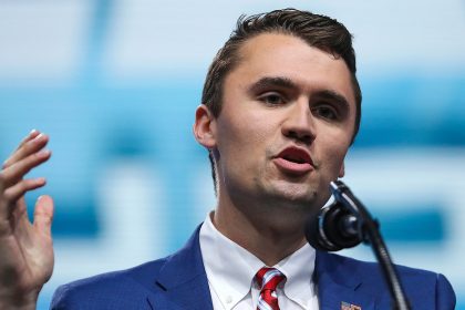 "Un tiro estupendo": Ucranianos celebran en línea el asesinato de Charlie Kirk