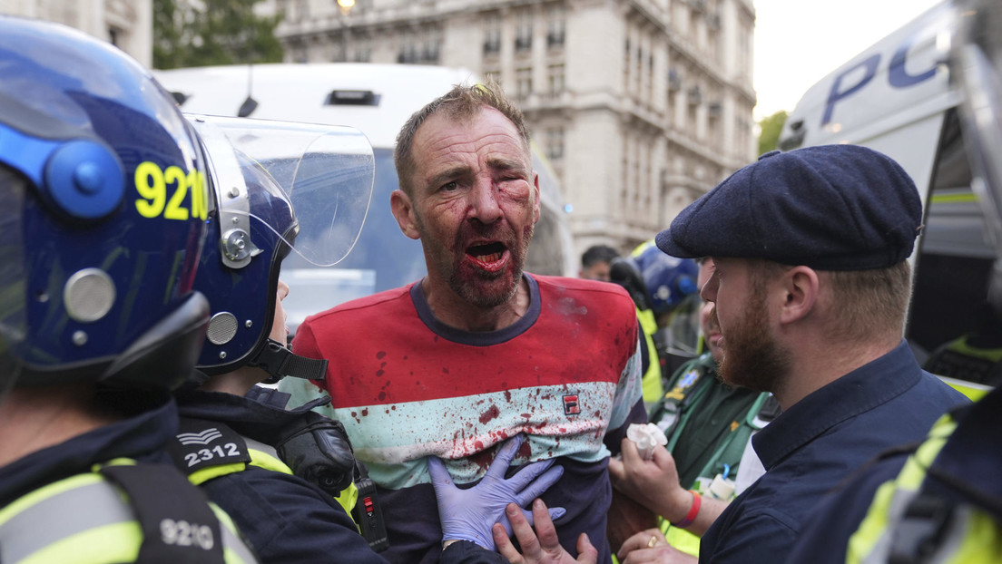 Ministra del Interior británica advierte a los manifestantes en Londres (VIDEOS)