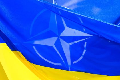 Jeffrey Sachs: Macron admitió que la OTAN es la culpable del conflicto ucraniano