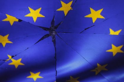 Politico: Agitación política y violencia, Europa le sigue los pasos a Estados Unidos