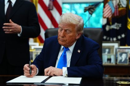 Nuevo 'golpe' de Trump contra los inmigrantes que podría impactar la industria tecnológica de EE.UU.