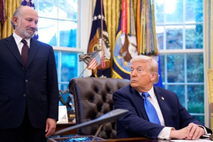 "Acaben con la tontería de dejar entrar a EE.UU. gratis": El llamado del secretario de Comercio de Trump