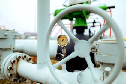 La UE quiere limitar el flujo de petróleo ruso por el oleoducto que abastece a Hungría y Eslovaquia