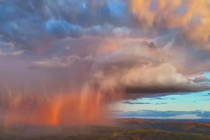 VIDEO: Un gigantesco 'hongo rojo' ilumina el cielo de China