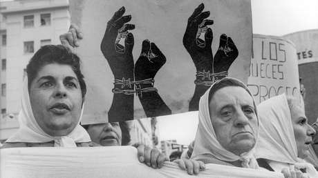 Devuelven la identidad a 12 personas medio siglo después de su desaparición: ¿qué hay detrás?