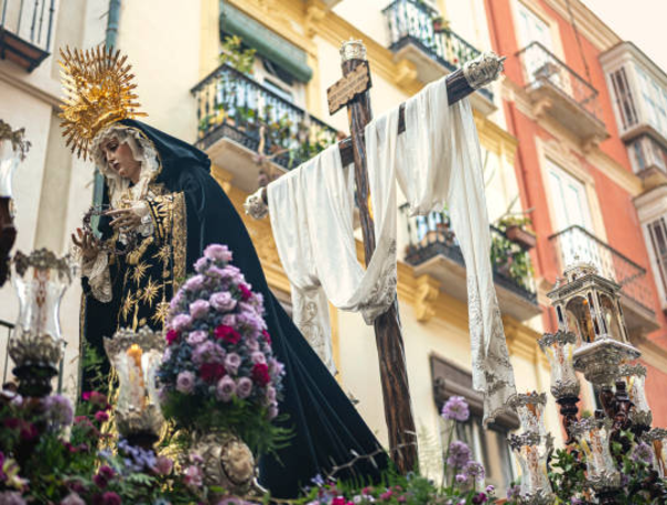 ¿Por qué el color morado, blanco y verde en la Semana Santa? El significado de los colores en la liturgia