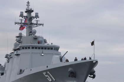 FOTOS ÉPICAS: Kim Jong-un inspecciona un nuevo destructor de 5.000 toneladas